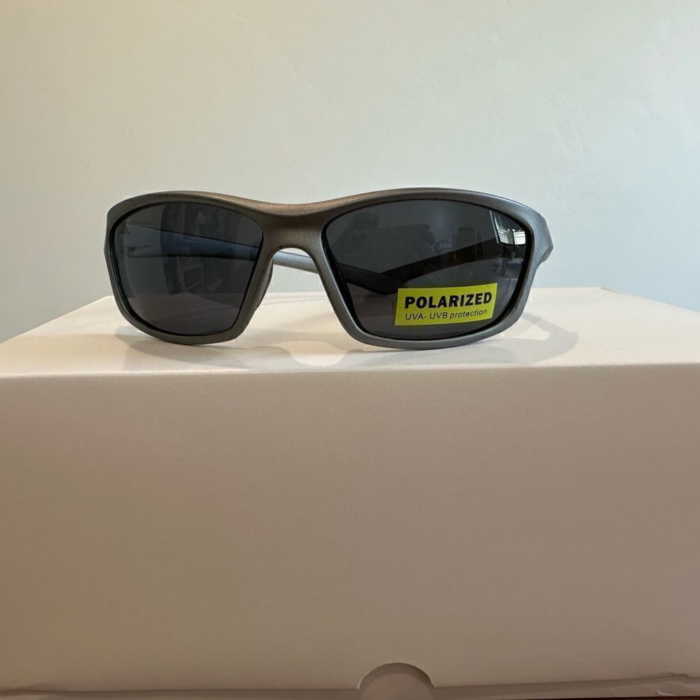 Razor Style Sporty Sunglasses, Plastic Frames, Polarized Lenses, UVA-UVB Protect - Picture 5 of 7